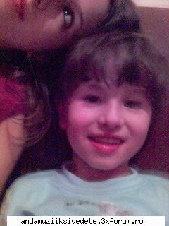 fratzi sau surori ...c avetzi?;;) - nici al meu nu m'ar lasa da ii prea mik k - aveti frati surori??;;):D